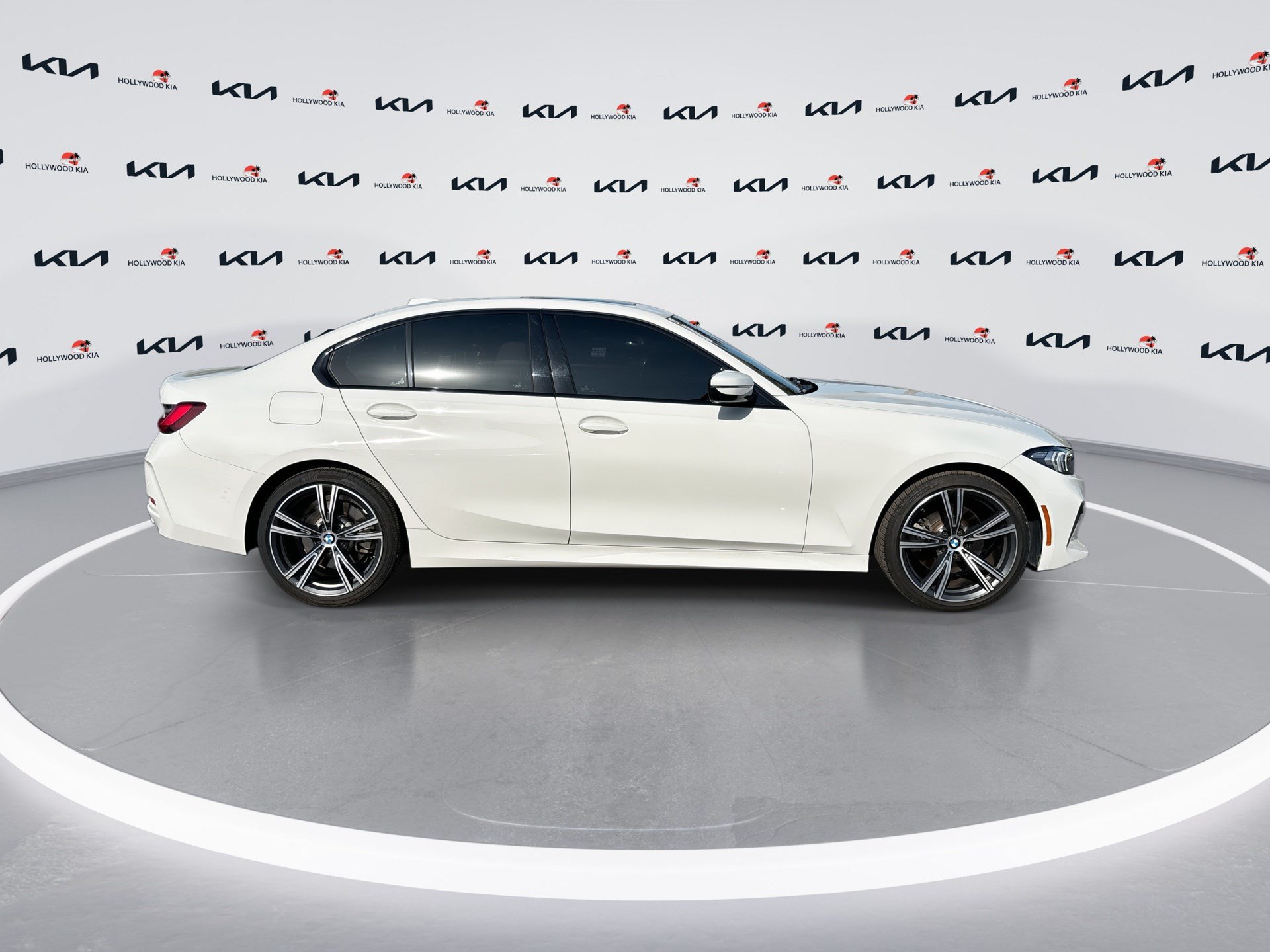 Used 2023 BMW 330i Sedan w/ Convenience Package RWD image 9