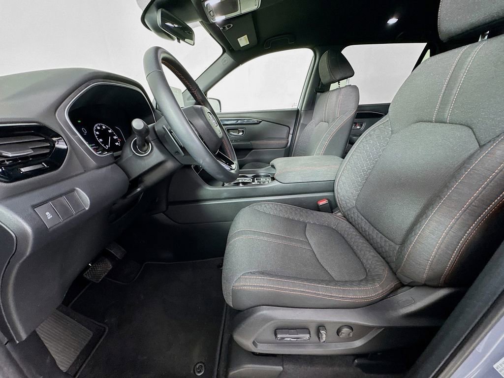 Used 2025 Honda Pilot Sport image 27