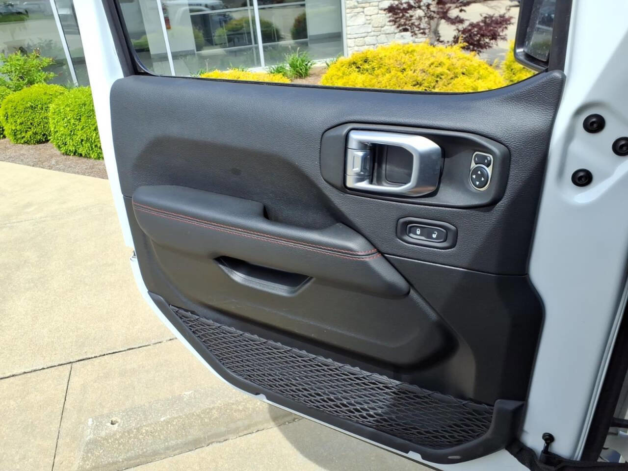 Used 2022 Jeep Wrangler Unlimited Rubicon w/ LED Lighting Group AWD/4WD image 16