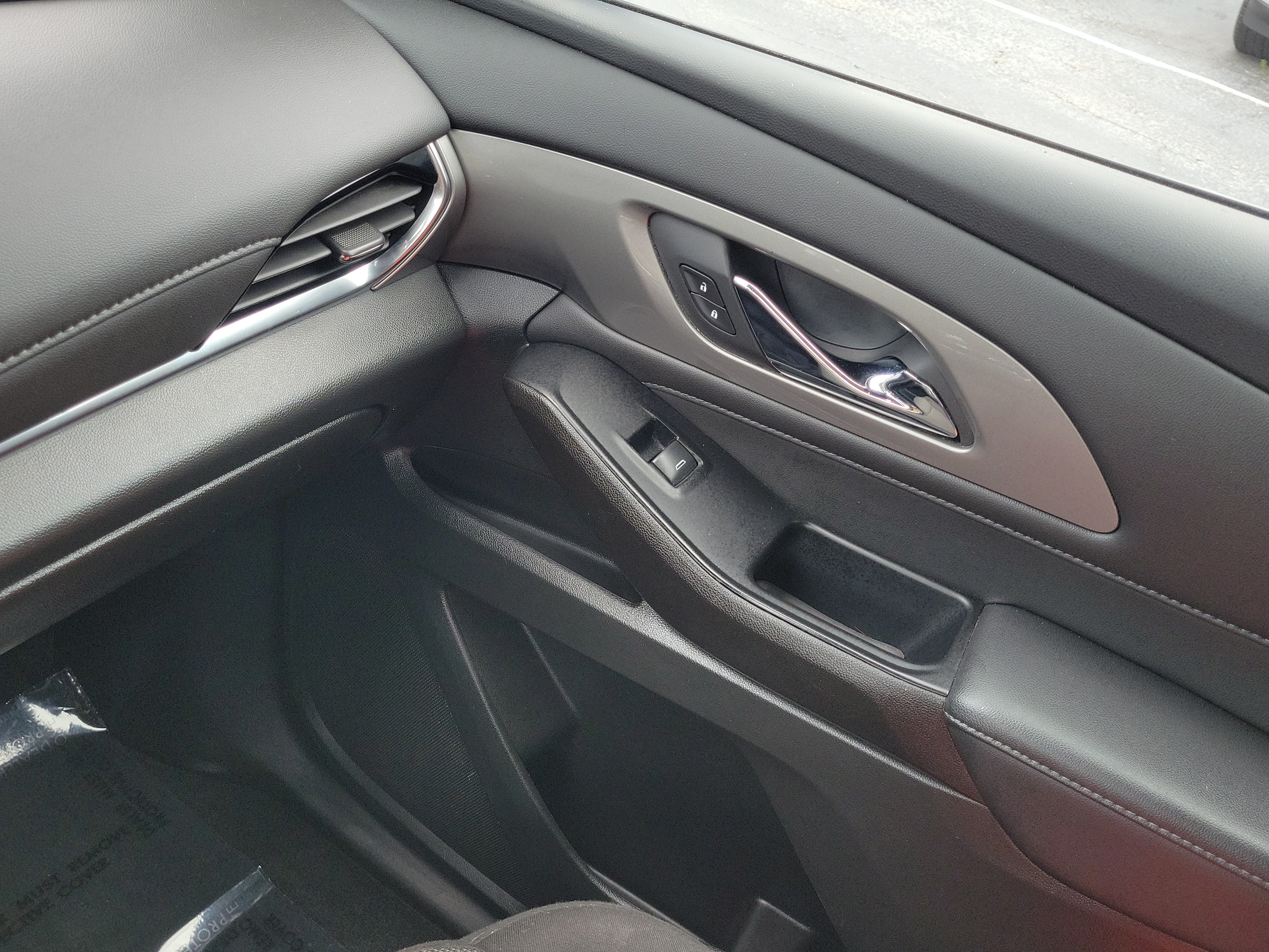 Used 2023 Chevrolet Traverse LT FWD image 28
