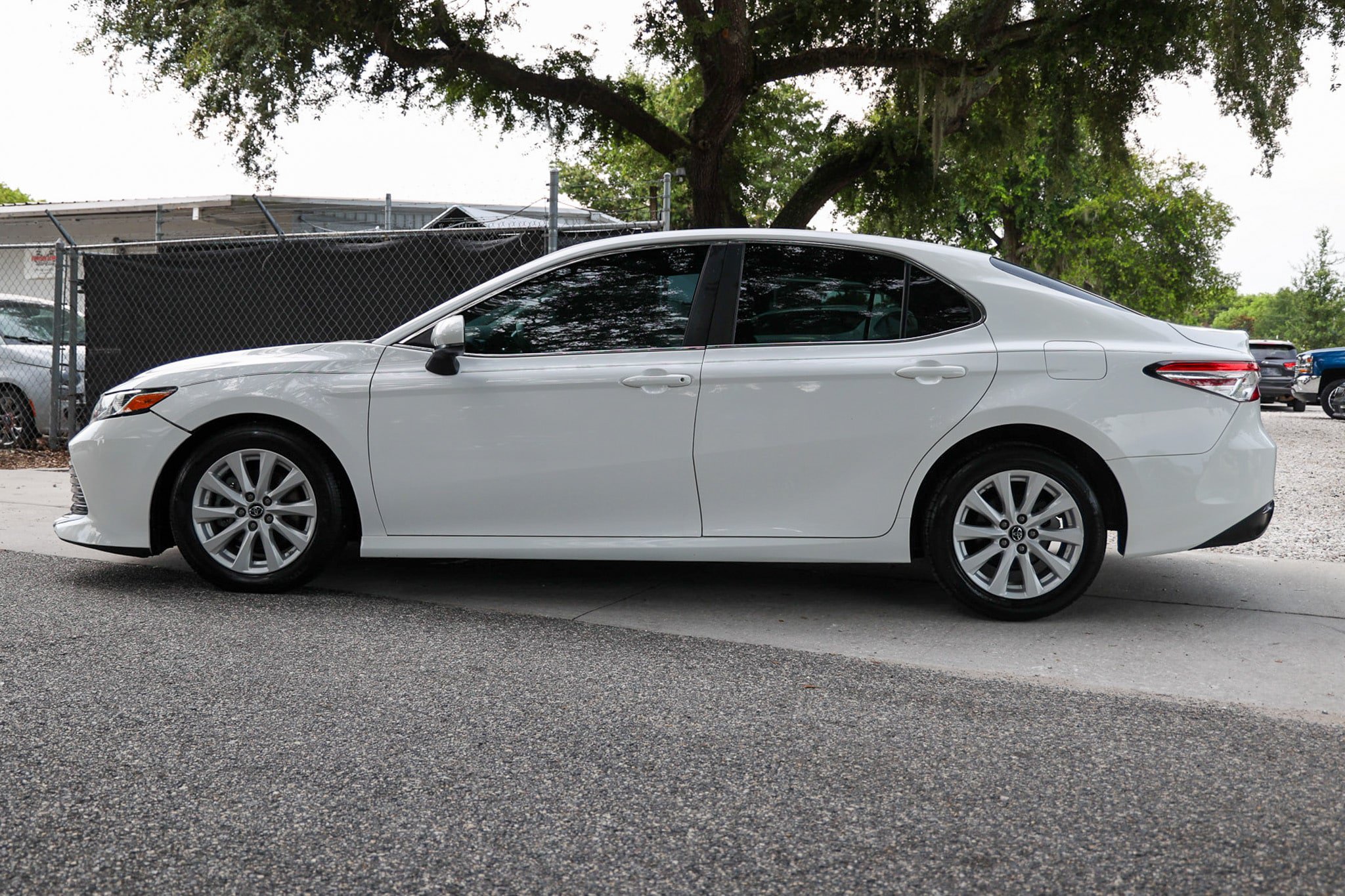Used 2018 Toyota Camry LE FWD image 4