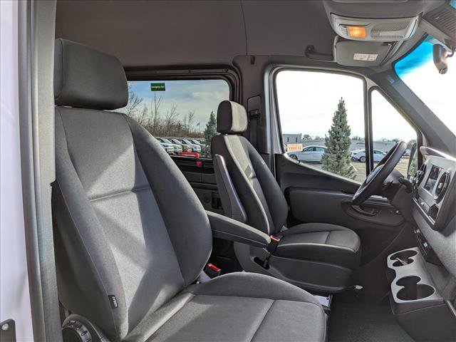 Used 2024 Mercedes-Benz Sprinter 2500 image 14