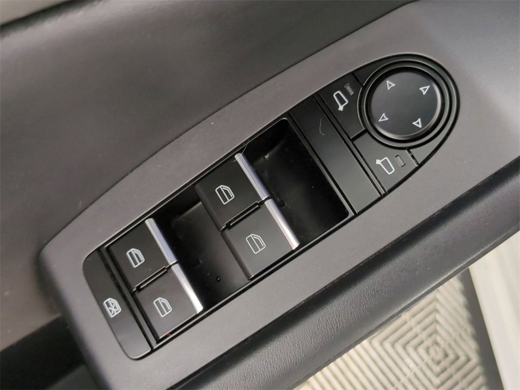 Used 2020 MAZDA MAZDA3 Hatchback image 17