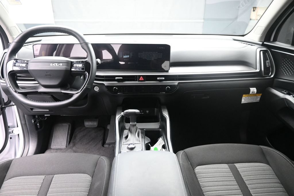 Used 2026 Kia Sorento LX FWD image 9