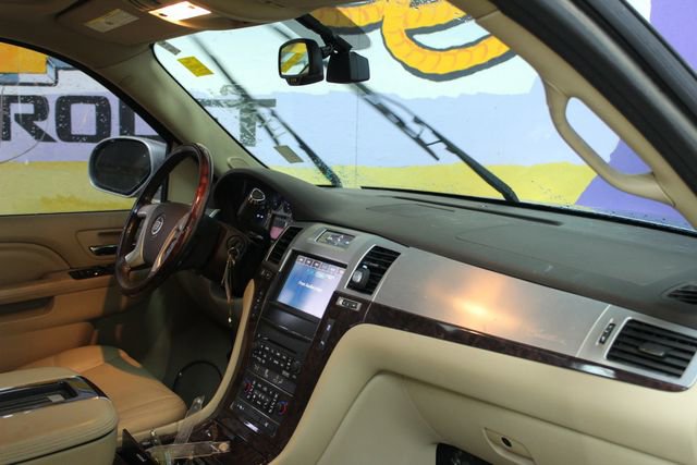 Used 2013 Cadillac Escalade Premium image 12