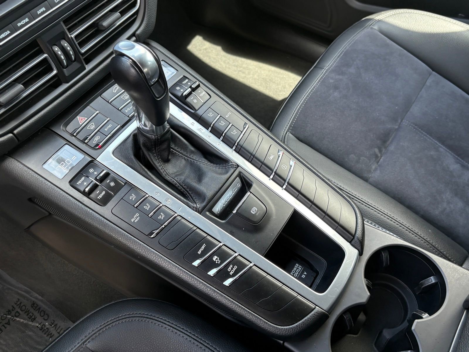 Used 2020 Porsche Macan image 22