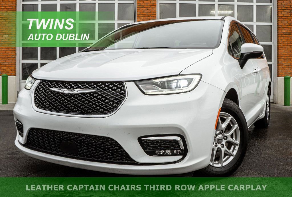 Used 2023 Chrysler Pacifica Touring-L image 1