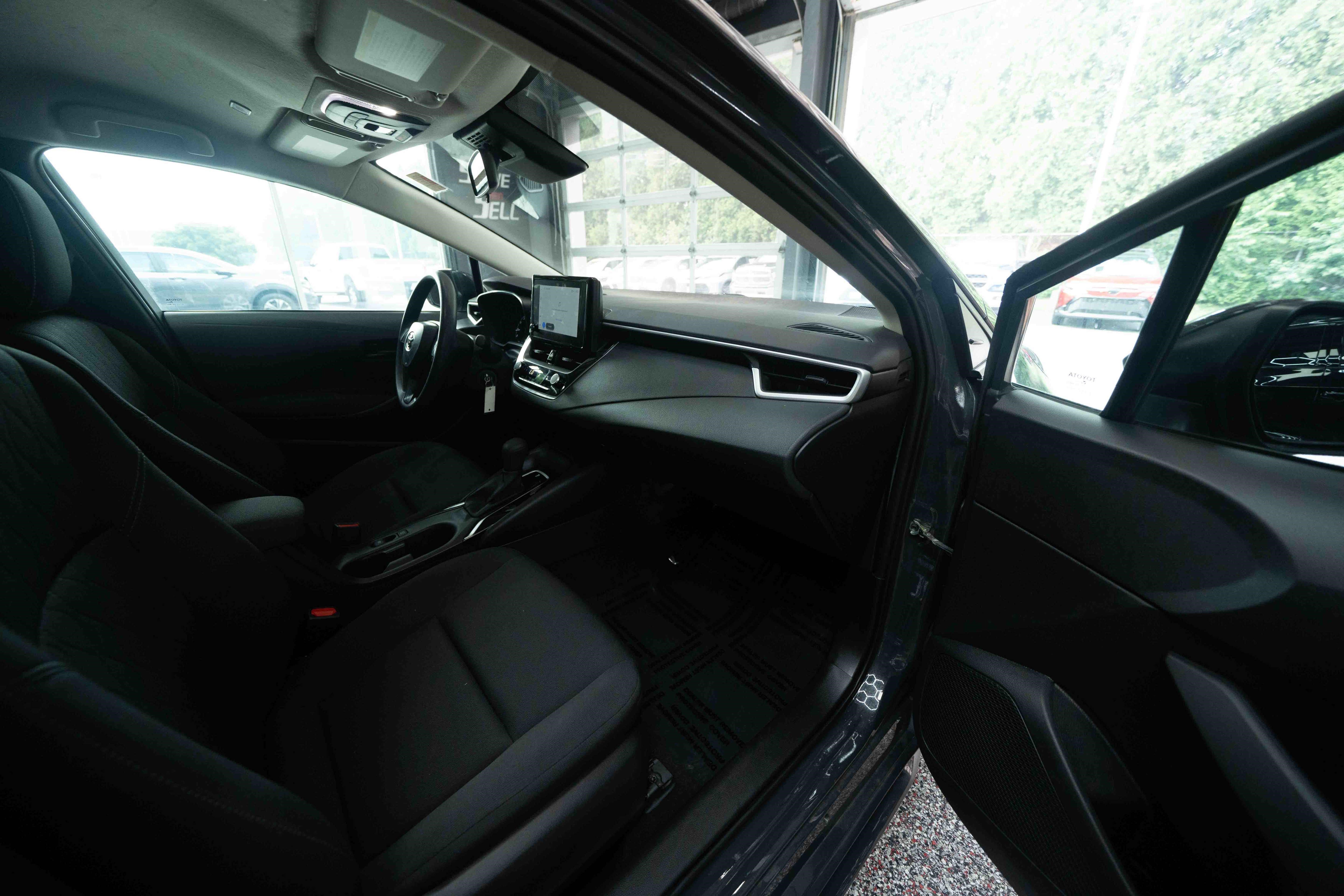 Used 2025 Toyota Corolla LE FWD image 25