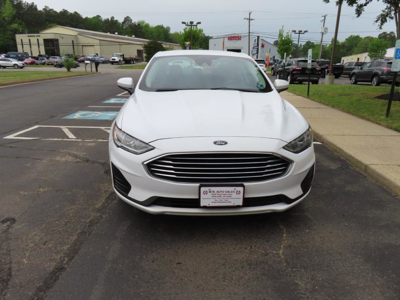 Used 2020 Ford Fusion SE FWD image 12