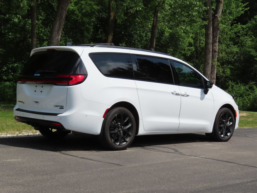 Used 2024 Chrysler Pacifica Limited w/ Uconnect Theater Family Group AWD/4WD image 3