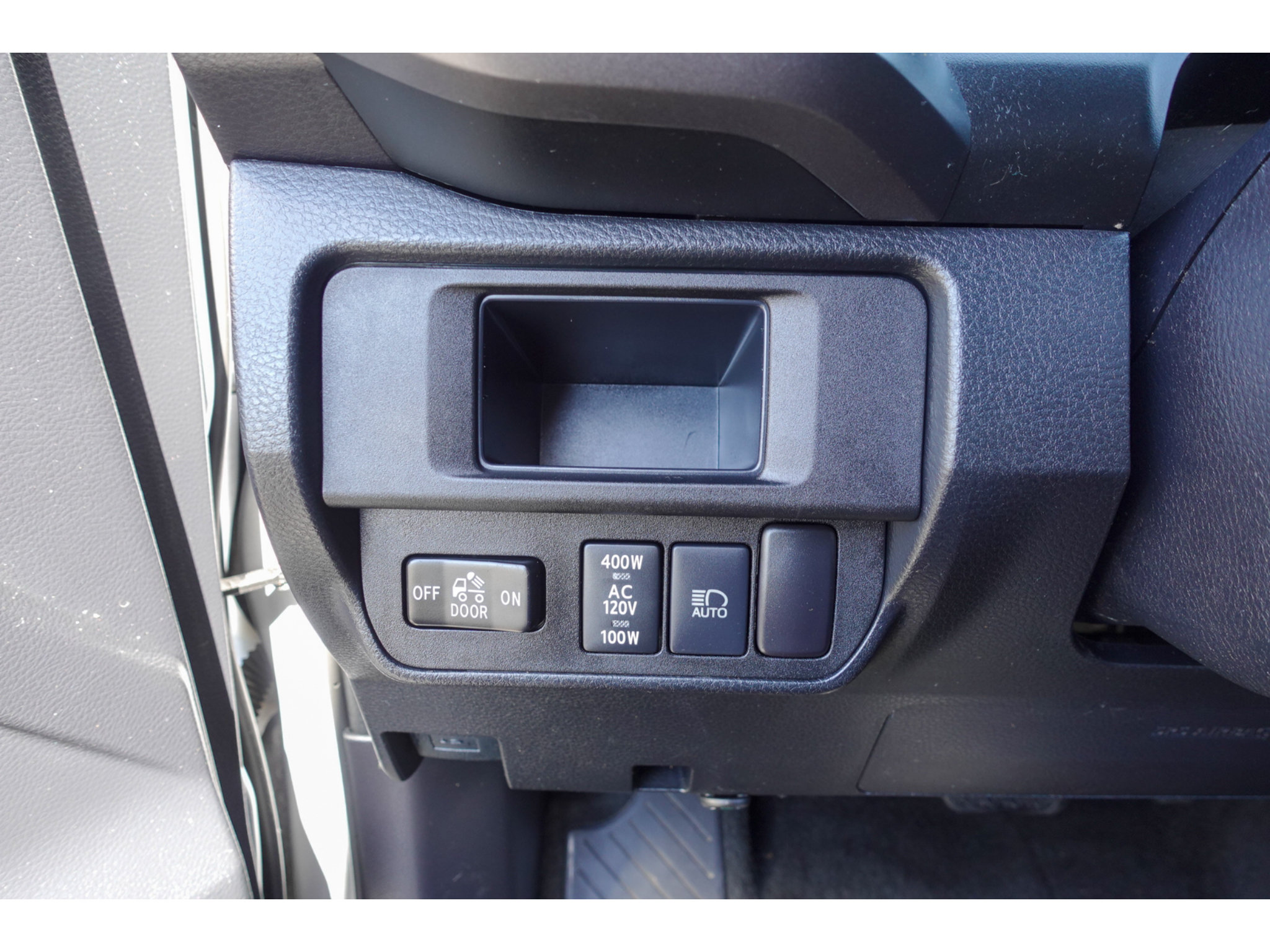 Used 2019 Toyota Tacoma TRD Off-Road w/ Technology Package AWD/4WD image 13