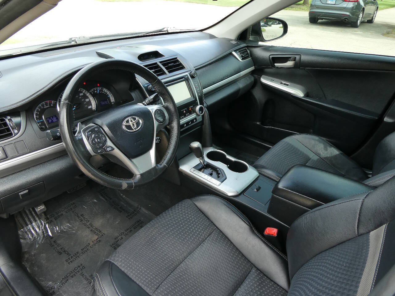 Used 2012 Toyota Camry SE FWD image 10