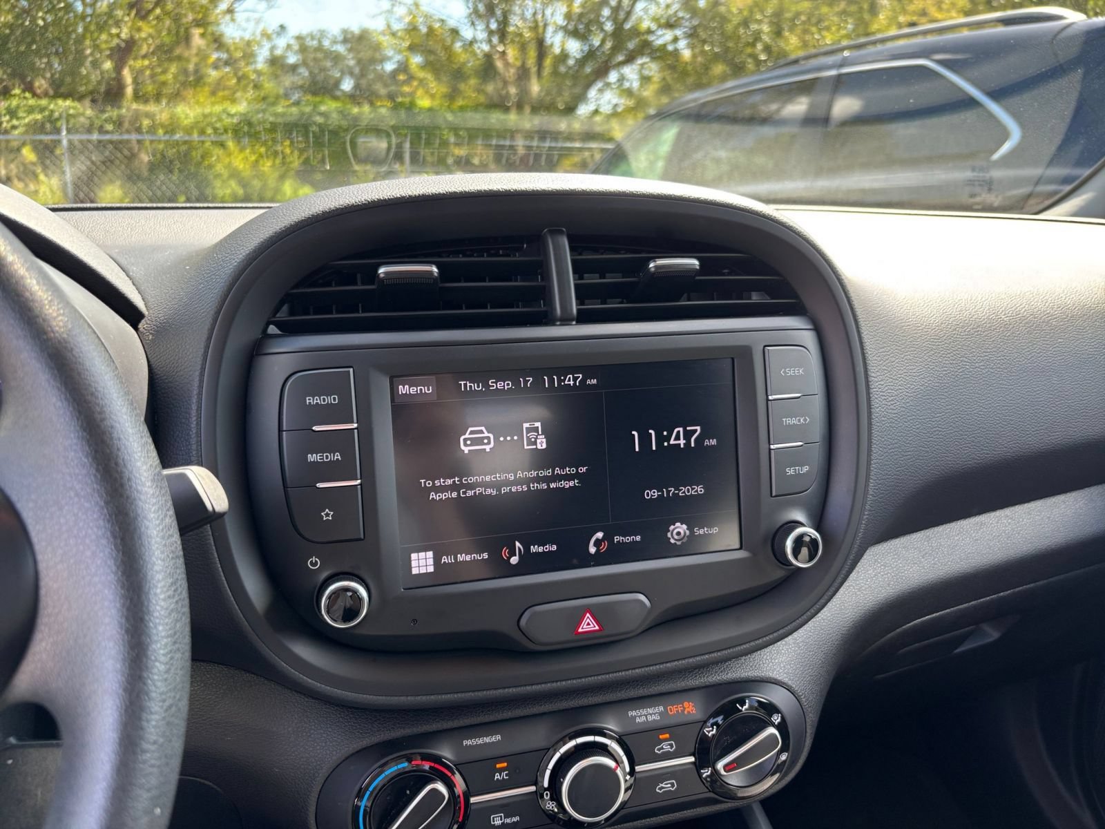 Used 2025 Kia Soul LX w/ LX Technology Package FWD image 19