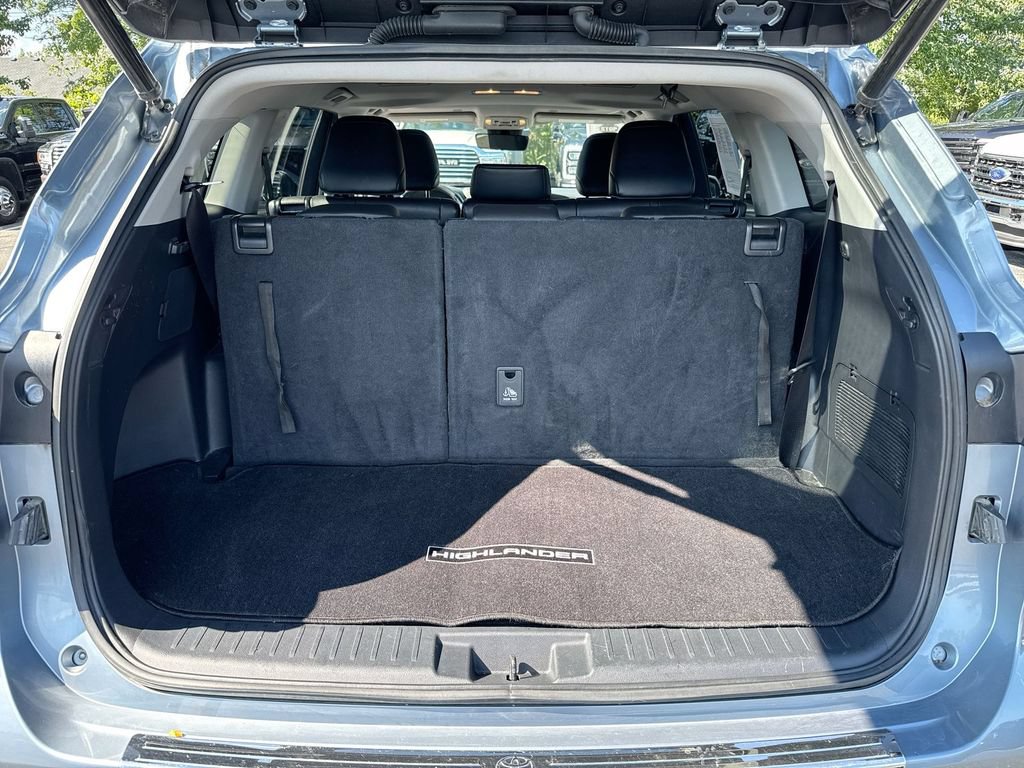 Used 2023 Toyota Highlander XLE AWD/4WD image 25
