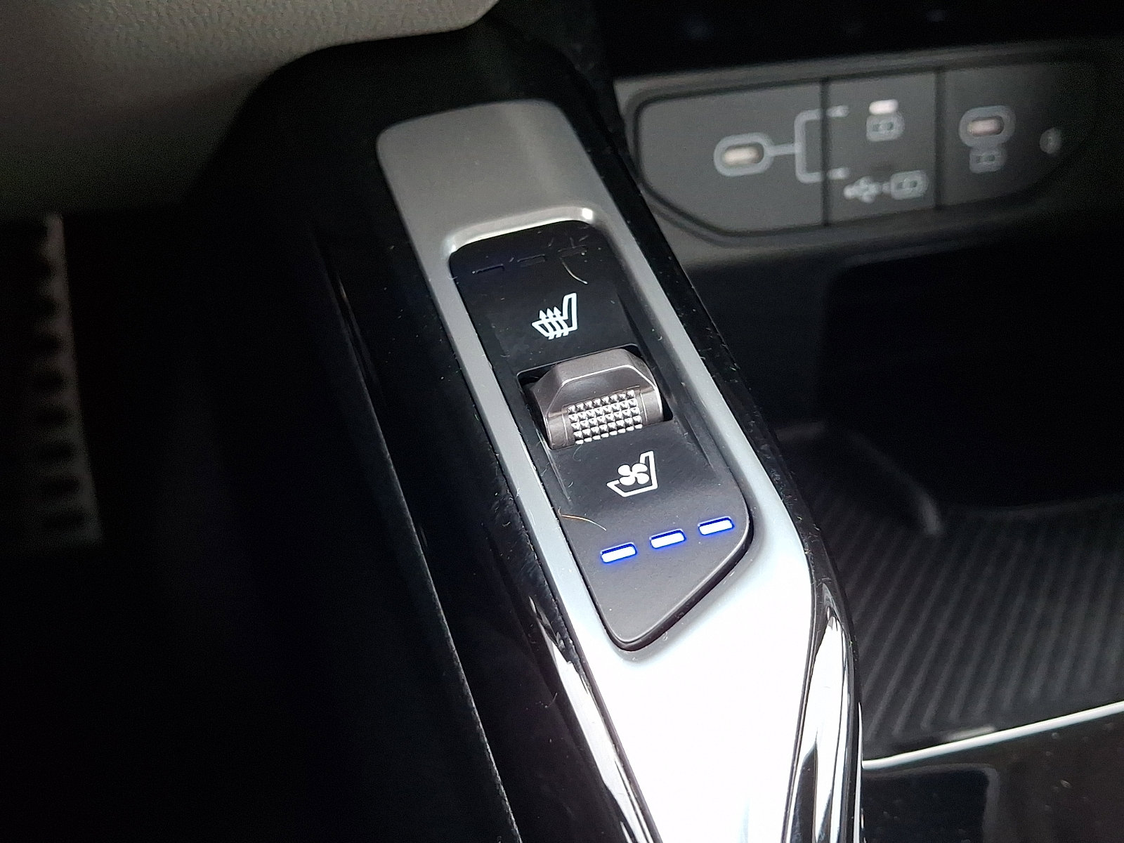 Used 2025 Kia Sorento SX image 26