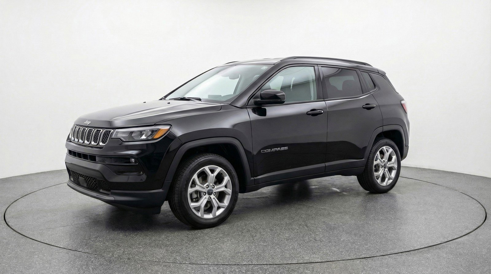 Used 2025 Jeep Compass Latitude AWD/4WD image 3