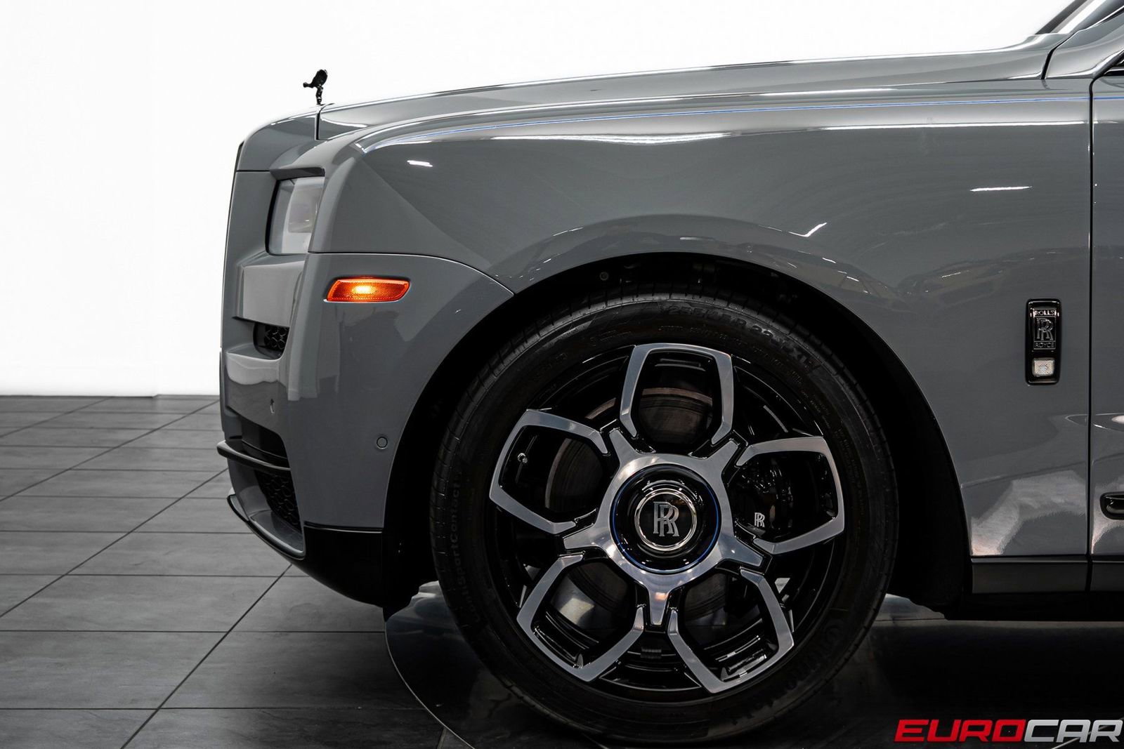Used 2022 Rolls-Royce Cullinan Black Badge w/ Dark Exterior Package image 15