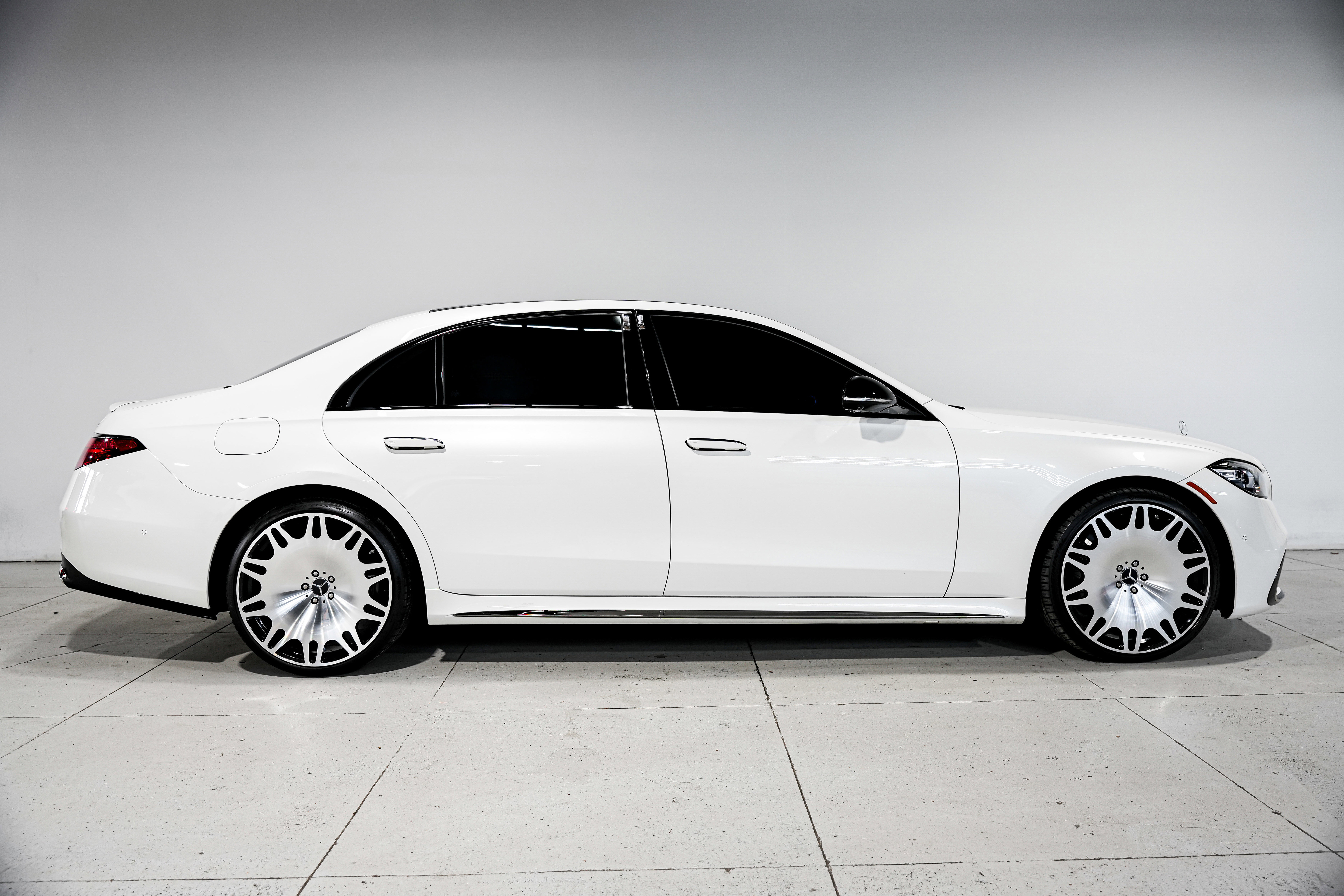 Used 2023 Mercedes-Benz S 580 4MATIC Sedan image 3