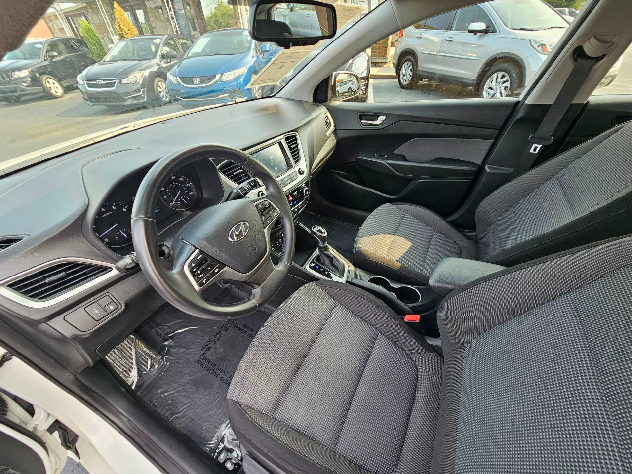 Used 2020 Hyundai Accent Limited image 11