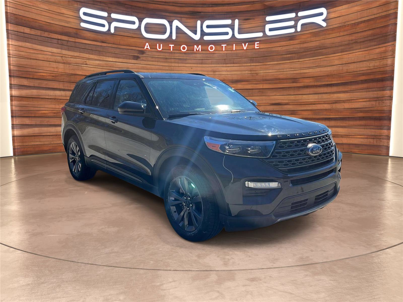 Used 2023 Ford Explorer XLT w/ Equipment Group 202A image 9