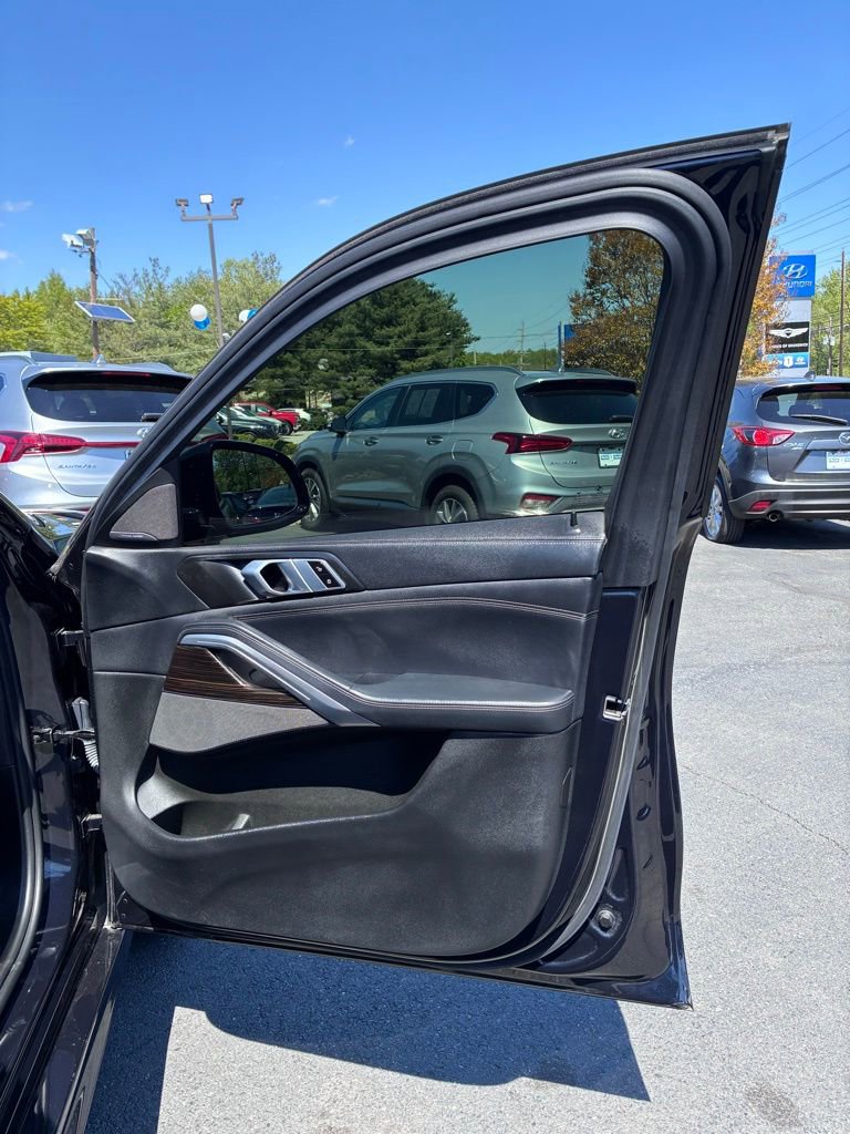 Used 2023 BMW X6 M50i w/ Executive Package AWD/4WD image 57