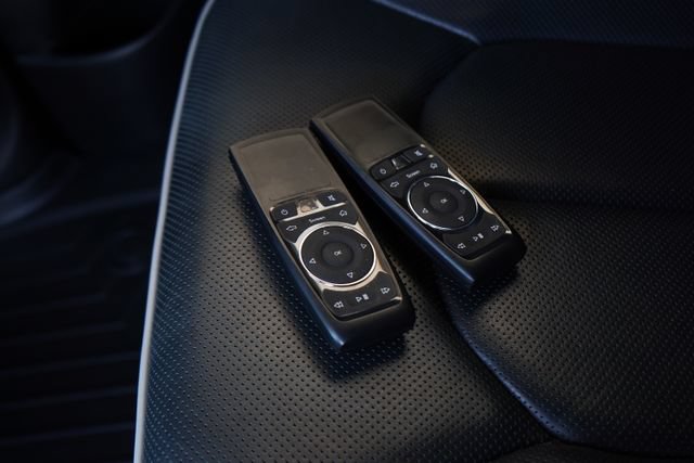 Used 2021 Chrysler Pacifica Limited w/ Uconnect Theater Family Group FWD image 30