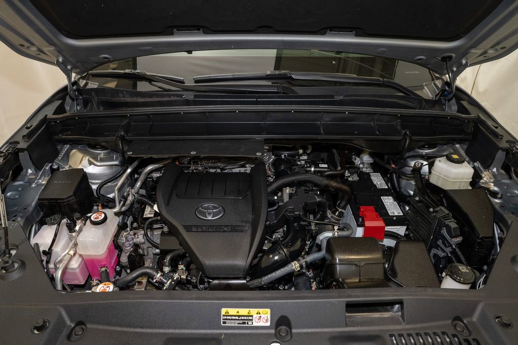 Used 2024 Toyota Highlander LE image 19