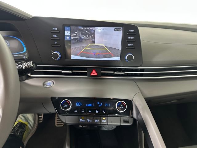 Certified 2025 Hyundai Elantra Sport image 50