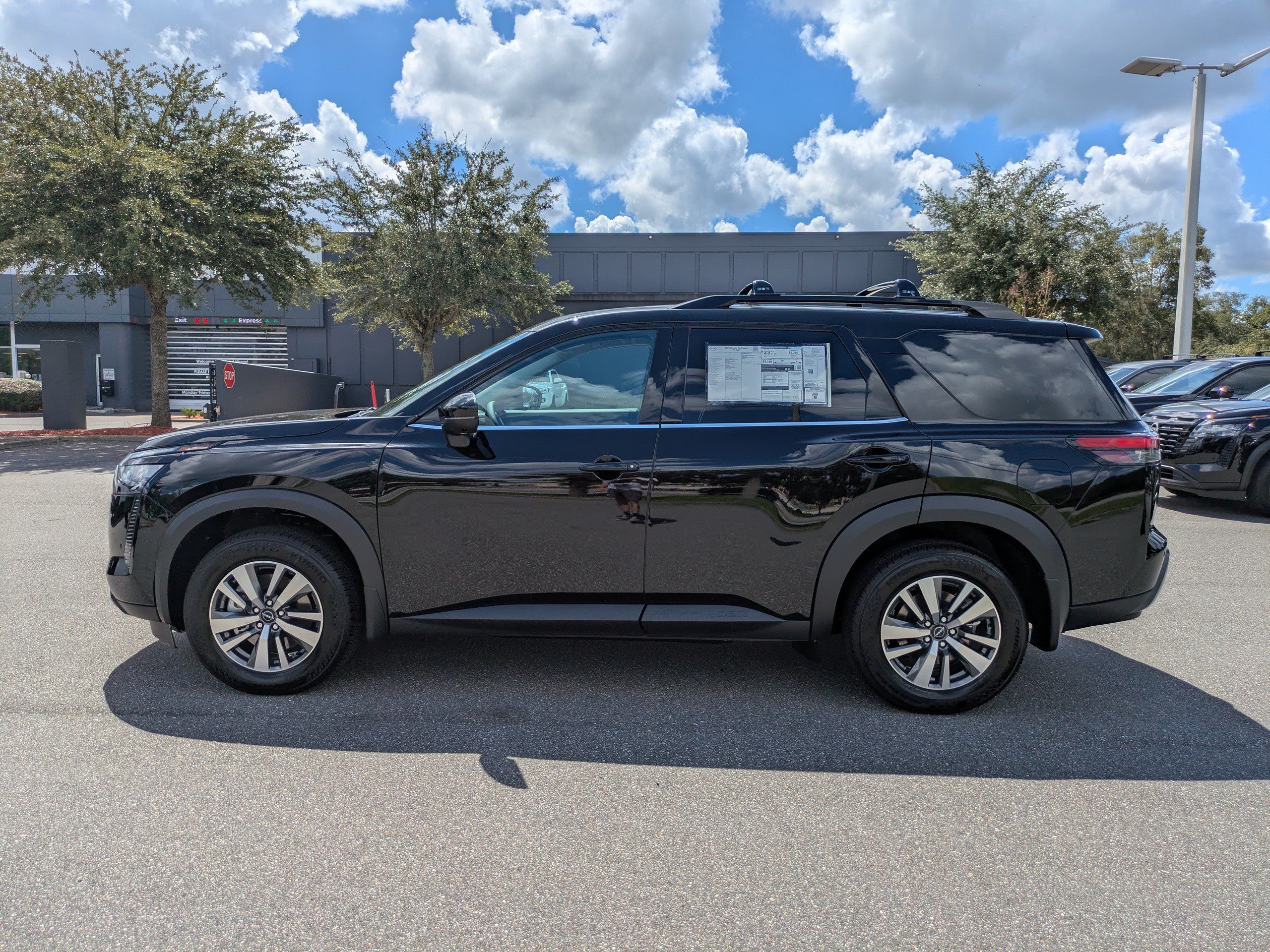 New 2026 Nissan Pathfinder SL FWD image 7