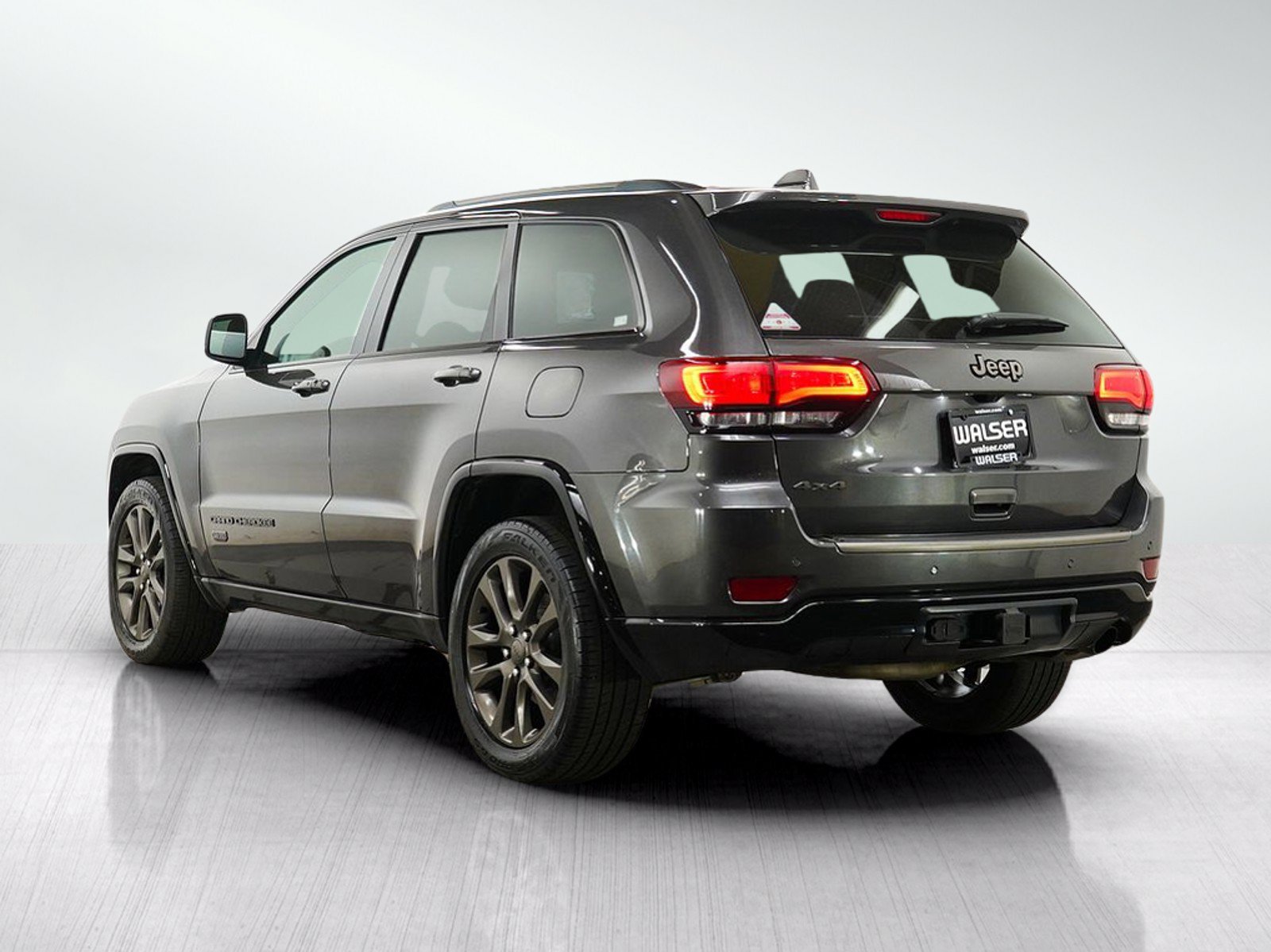 Used 2016 Jeep Grand Cherokee Limited 75th Anniversary AWD/4WD image 3
