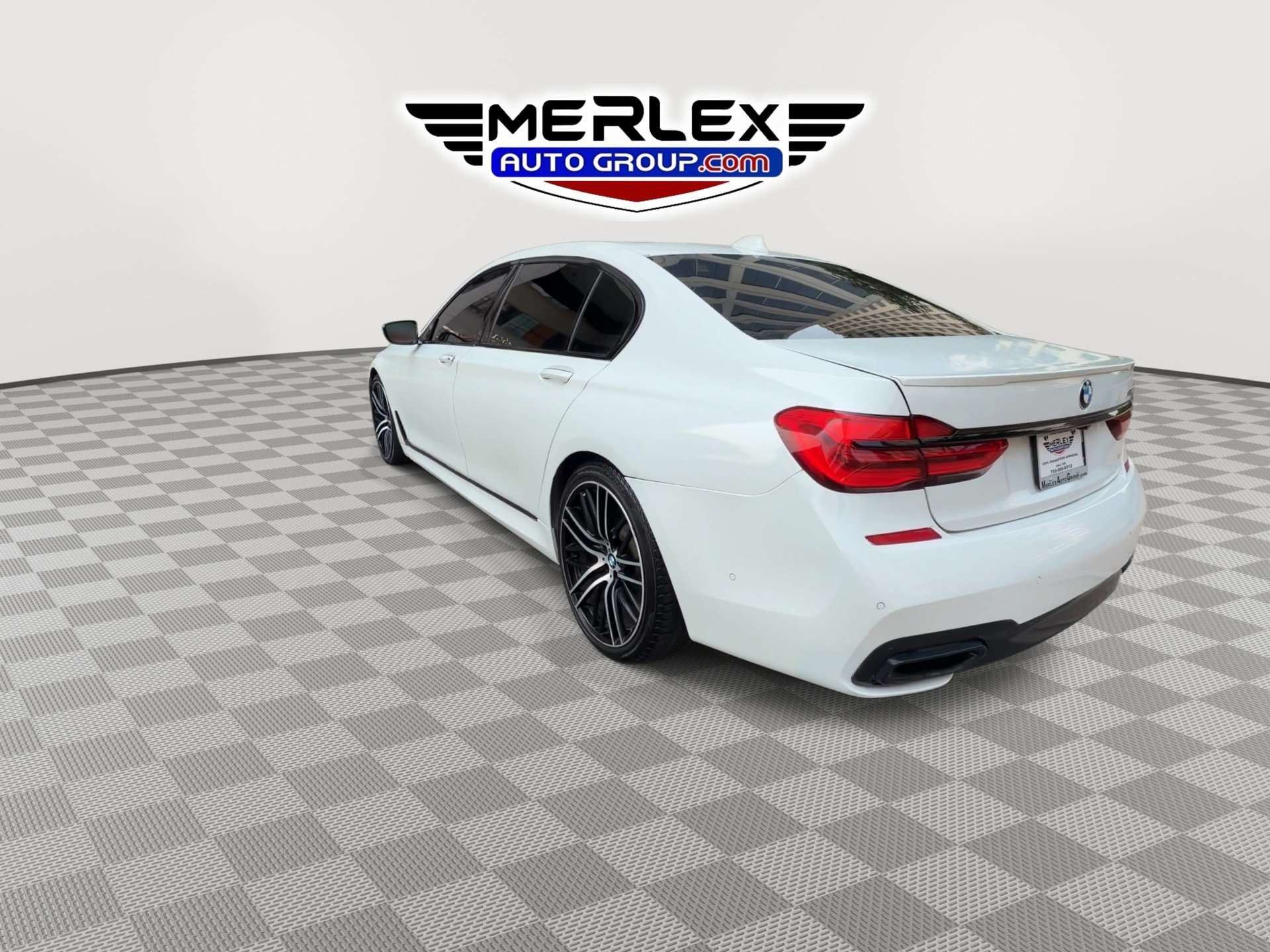 Used 2018 BMW 750i w/ Executive Package RWD image 6