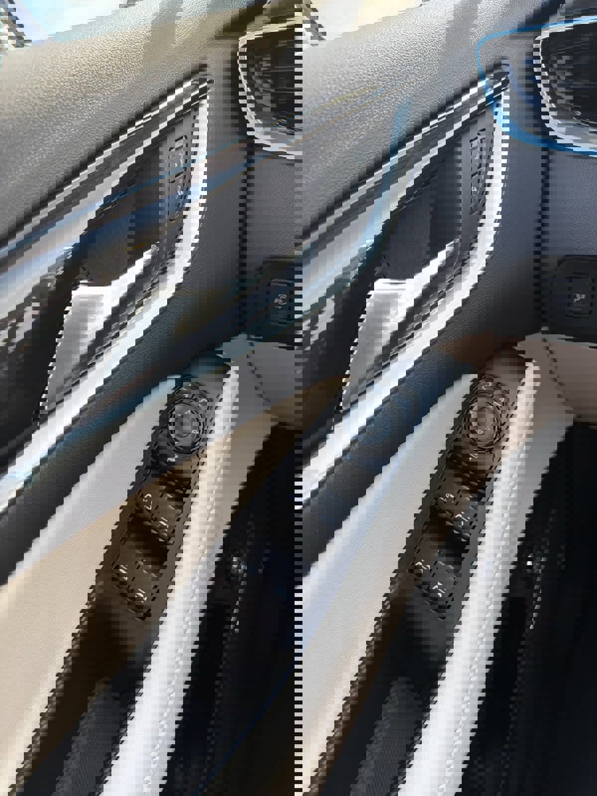 Used 2023 Buick Enclave Essence w/ Sound and Sites Package image 19