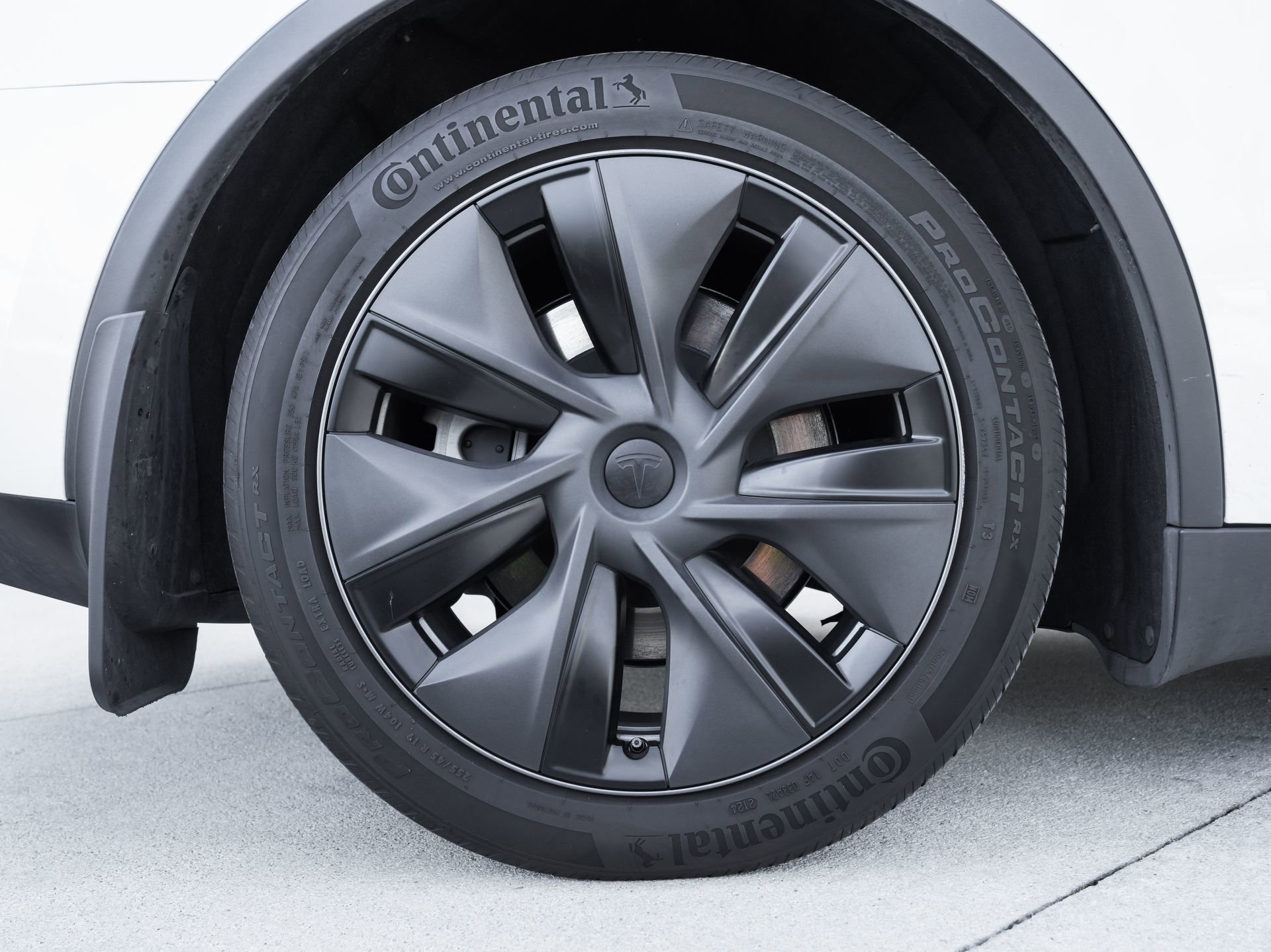 Used 2024 Tesla Model Y Long Range RWD image 12
