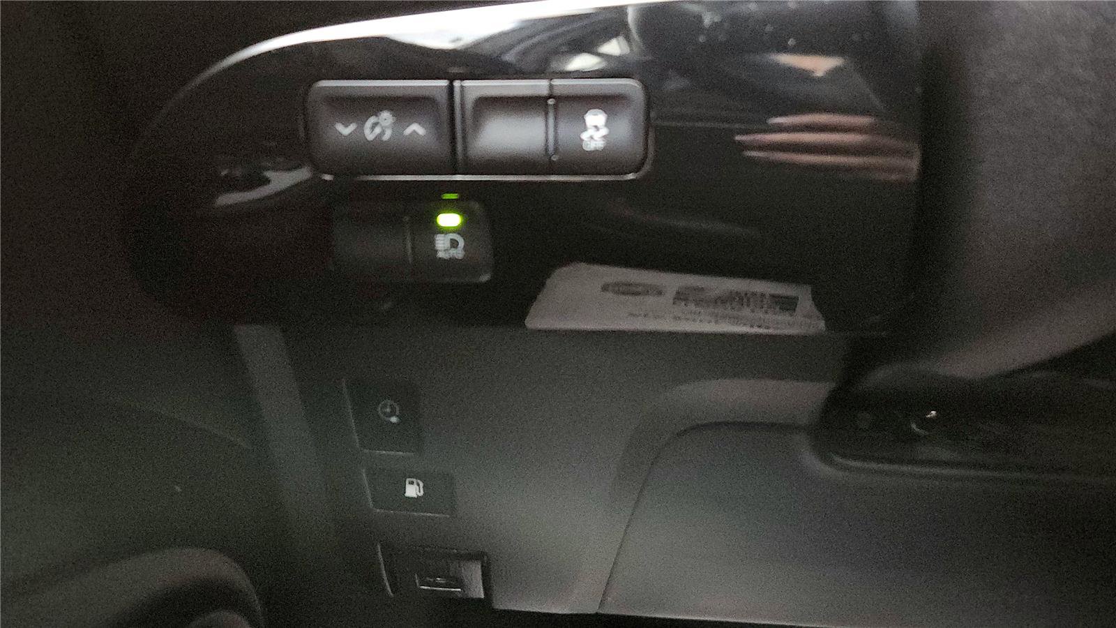 Used 2018 Toyota Prius Prime Premium image 33