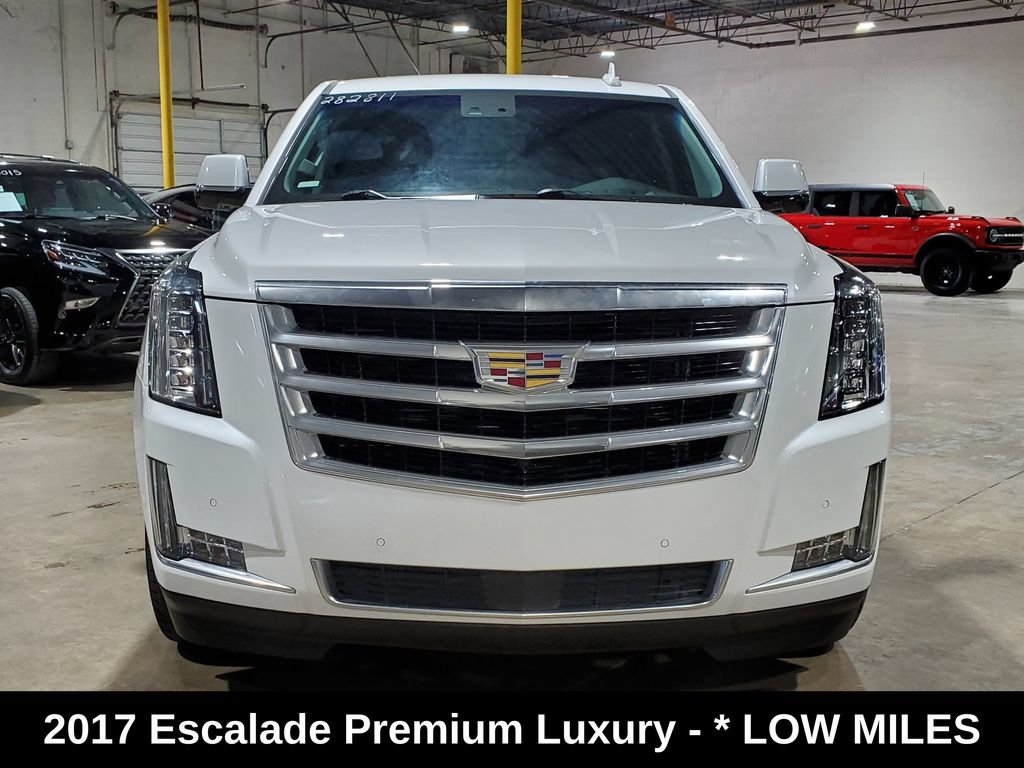 Used 2017 Cadillac Escalade Premium Luxury AWD/4WD image 2