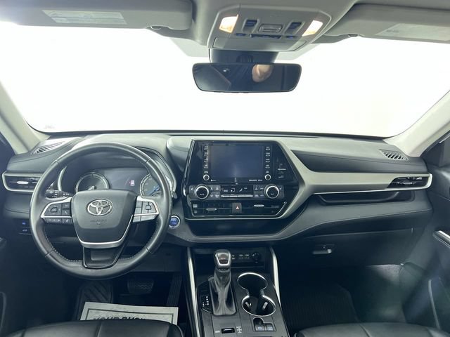 Used 2022 Toyota Highlander XLE AWD/4WD image 21