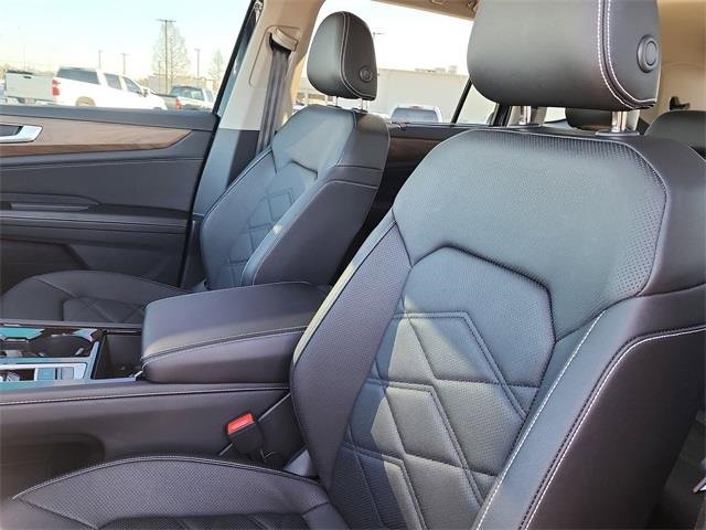 New 2025 Volkswagen Atlas SE image 12