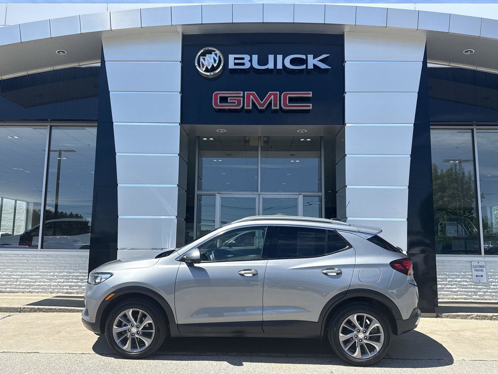 Used 2023 Buick Encore GX Essence w/ Advanced Technology Package AWD/4WD image 10