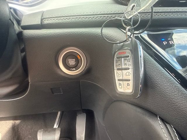 Used 2025 Chrysler Pacifica Limited FWD image 39