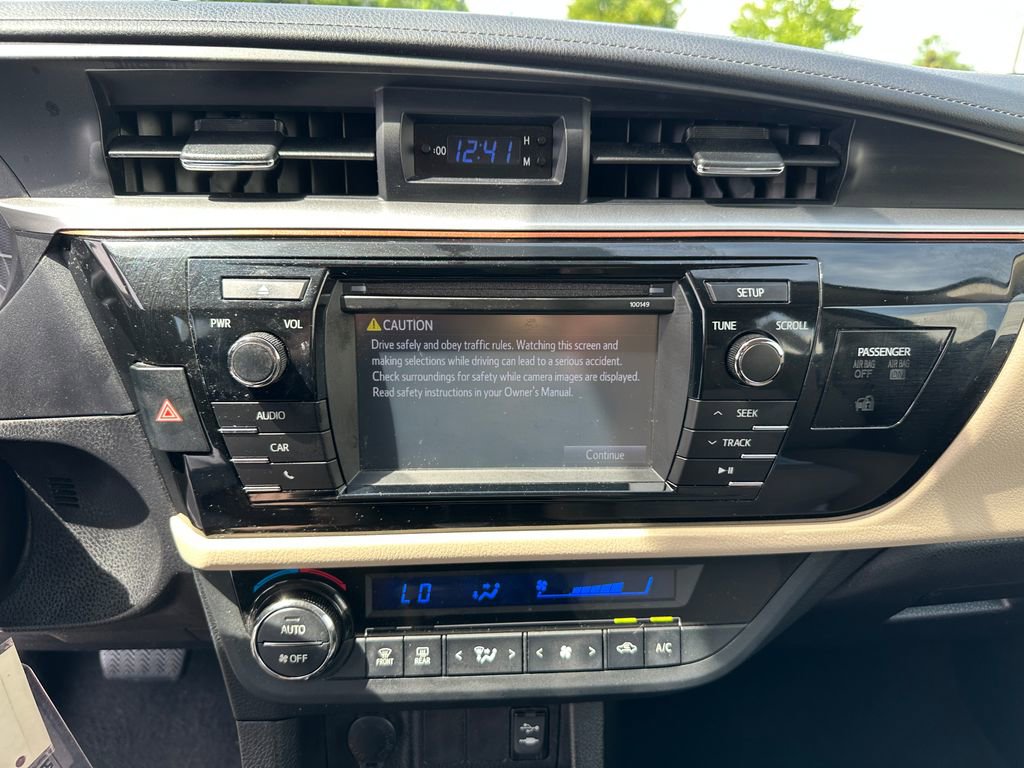Used 2015 Toyota Corolla LE FWD image 14