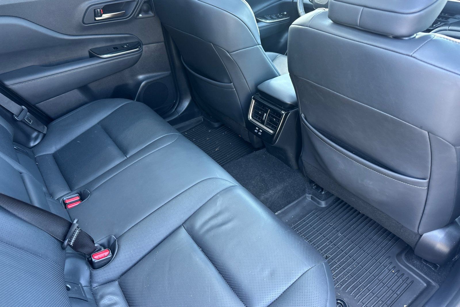Used 2025 Toyota Crown Signia w/ Advanced Technology Package AWD/4WD image 18