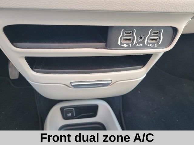 Used 2023 Chrysler Voyager LX image 6