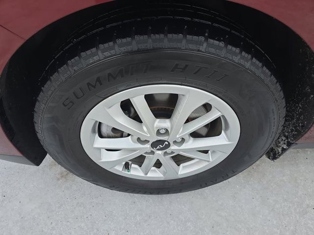 Used 2023 Kia Carnival LX image 9