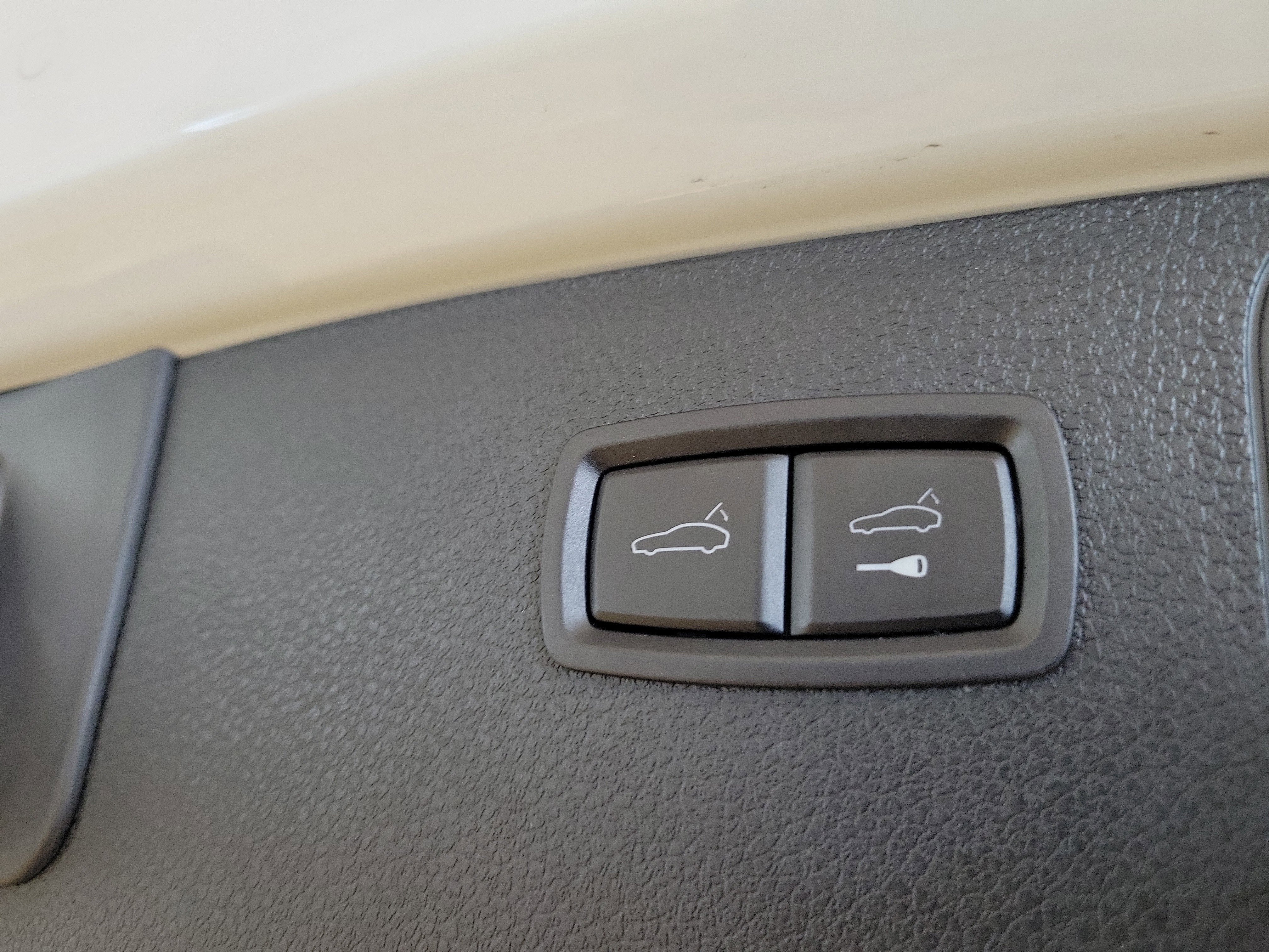 Used 2023 Porsche Macan AWD/4WD image 11