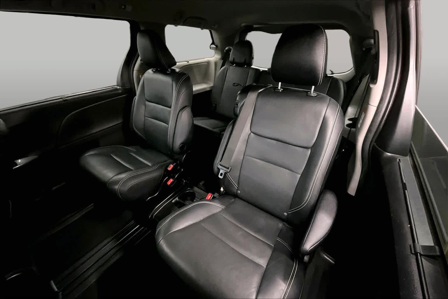Used 2016 Toyota Sienna SE Premium FWD image 19