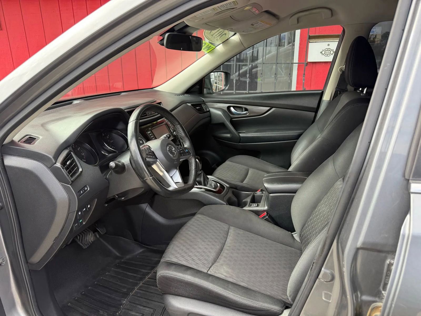 Used 2019 Nissan Rogue SV w/ Premium Package image 7