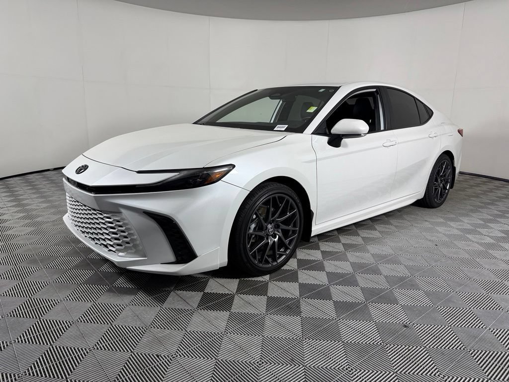 Used 2025 Toyota Camry XSE FWD image 4