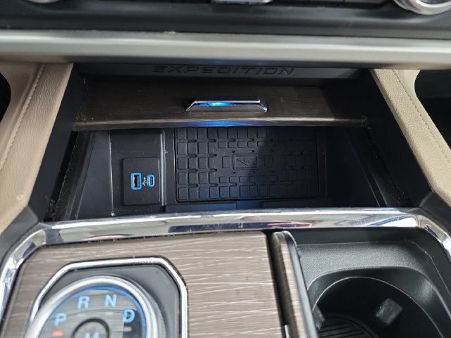 Used 2024 Ford Expedition Limited AWD/4WD image 23