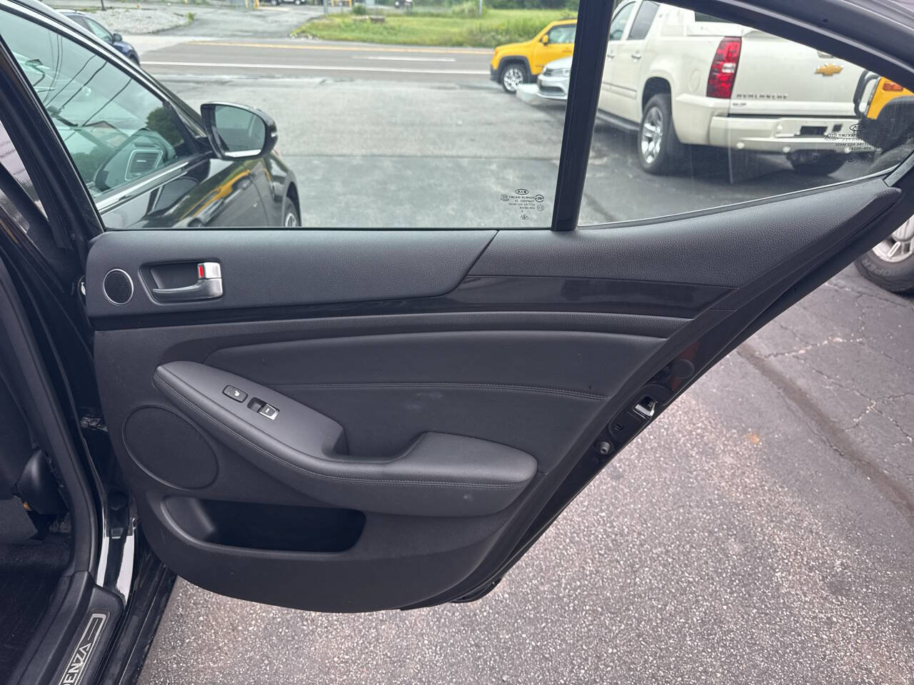 Used 2015 Kia Cadenza Premium w/ Technology Package FWD image 21