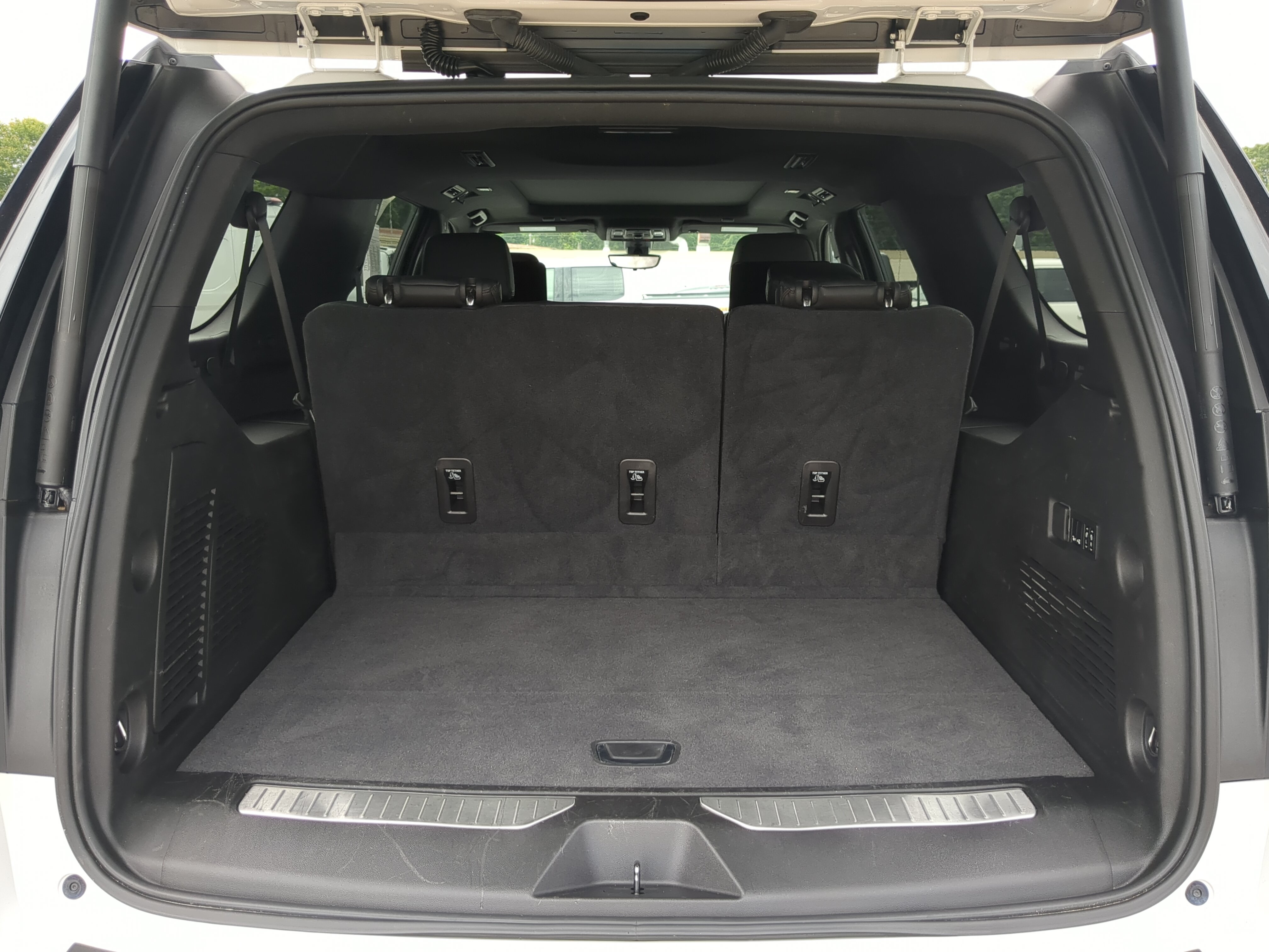 Used 2021 Chevrolet Suburban High Country w/ Premium Package RWD image 11